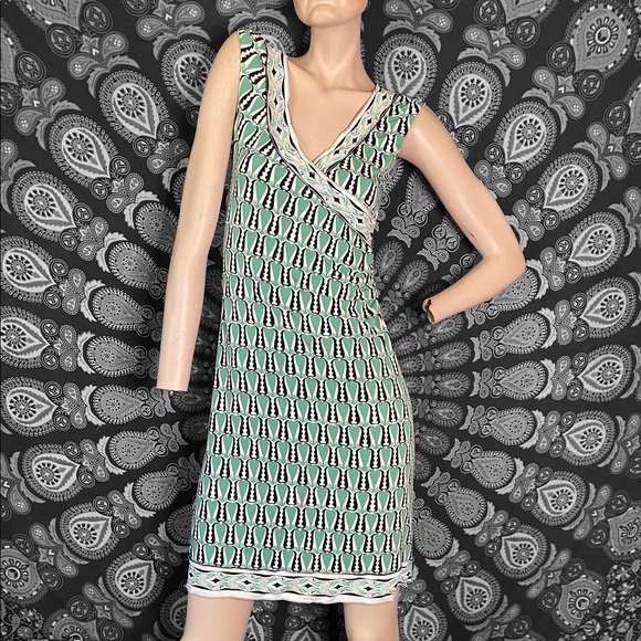 Max Studio Dresses & Skirts - retro print dress 🖤